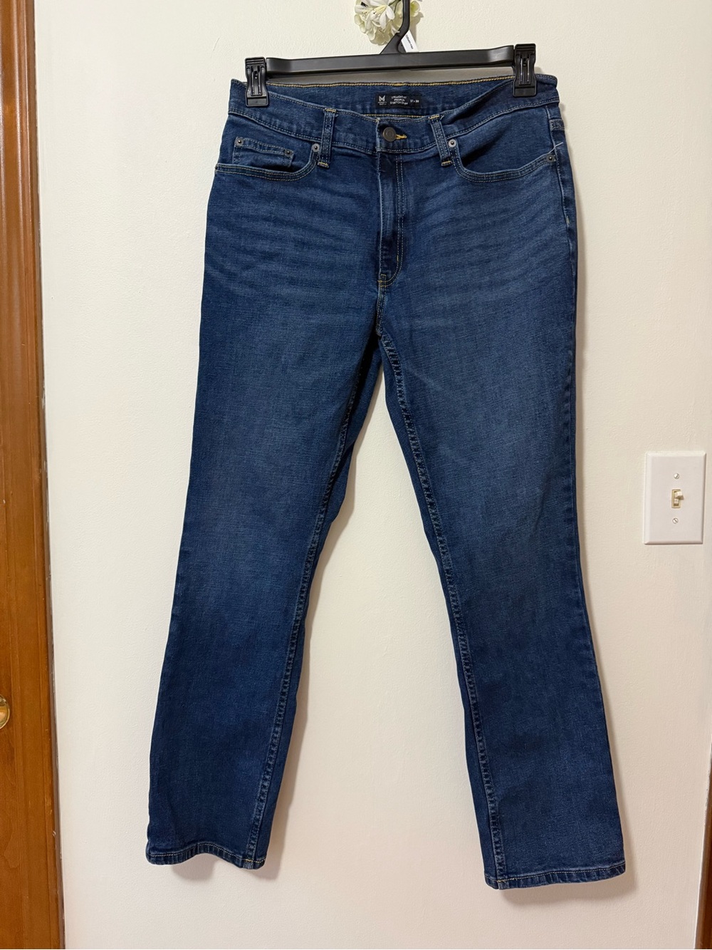 Women's Straight-Leg Jeans in Dark Blue Denim